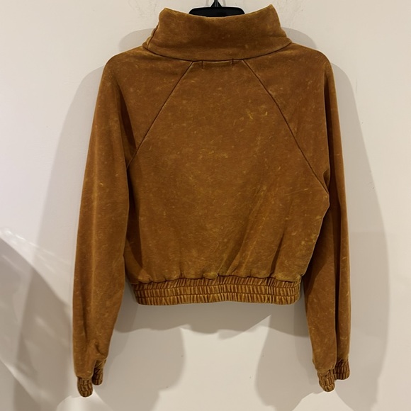 GSUWOO Cropped Caramel Colored Size M Sweatshirt - Picture 9 of 11